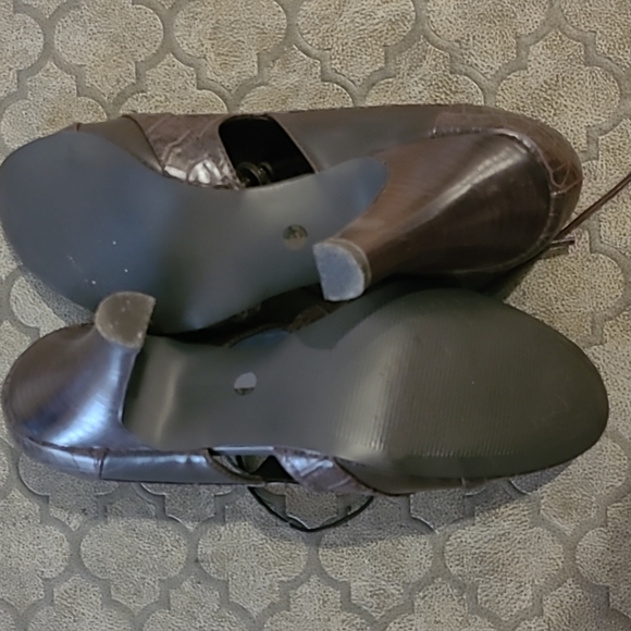 Worthington heels - Picture 3 of 3